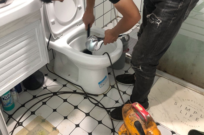 瓮安马桶堵塞自己疏通还是找师傅?专业上门服务让你省时更省心